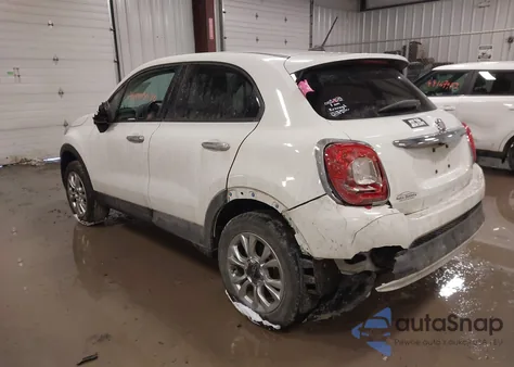 2016 Fiat 500X Easy z USA, uszkodzony, nr VIN ZFBCFYBT6GP375705